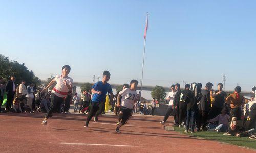 四倍百米，征服速度极限（跑步技巧大揭秘）