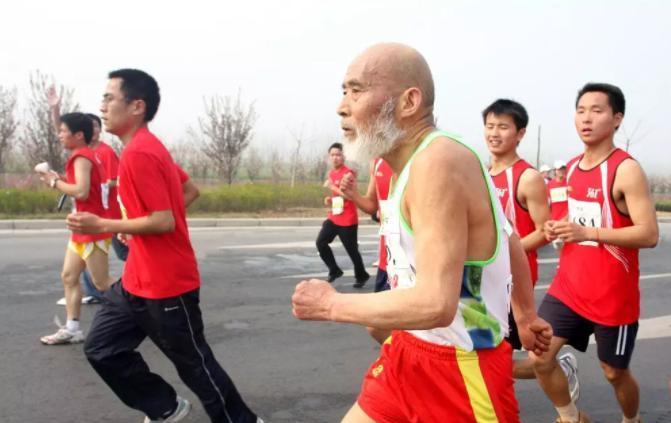 成功马拉松追女孩的技巧（掌握这些方法）