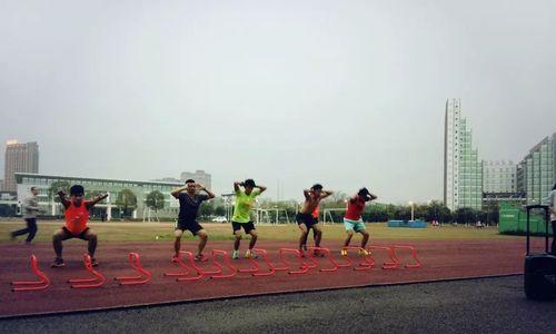马拉松自己跑的技巧（如何克服难关）