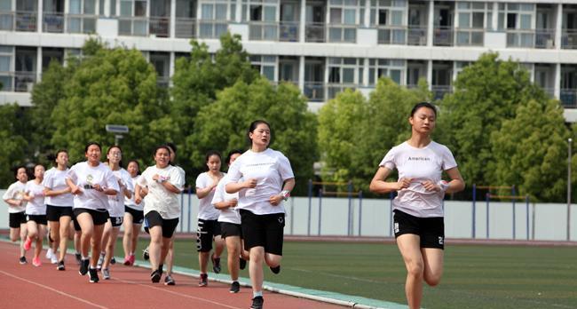如何提高八百米跑步技巧（15个段落）