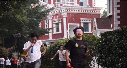 以四乘一接力跑步技巧（锻炼合作精神）