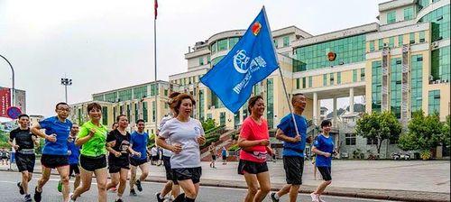 如何提高以2公里跑步8分钟的速度（15个提高跑步速度的技巧）