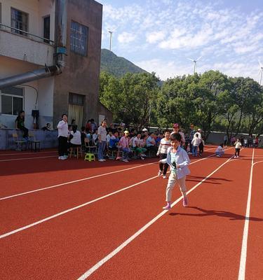 小学生50米跑步技巧与动作要领（让你的孩子跑出速度与自信）