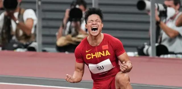 如何提高男生100米跑步技巧（全面解析100米跑步技巧）
