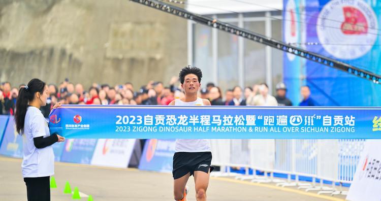 马拉松跑步技巧全揭秘（15个让你跑步更加高效的技巧）