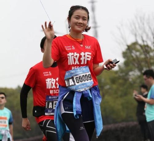 马拉松中长跑技巧详解（全面掌握马拉松中长跑技巧）