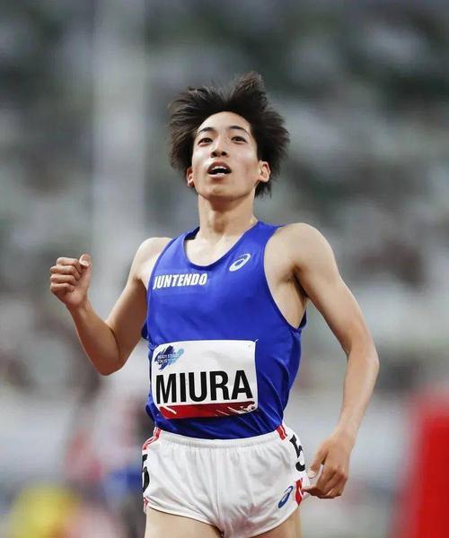 马拉松中长跑技巧教程（让你成为马拉松赛场的行家里手）