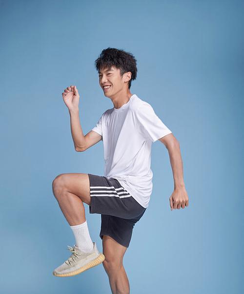 男生体育考试跑步技巧（如何提高跑步效率）