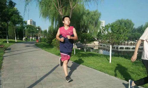 跑步十公里，如何标准与技巧（让你的跑步更加高效）