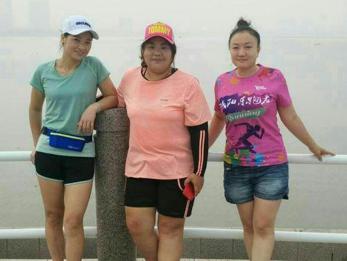 如何在炎炎烈日下高效跑步（掌握以下关键技巧）