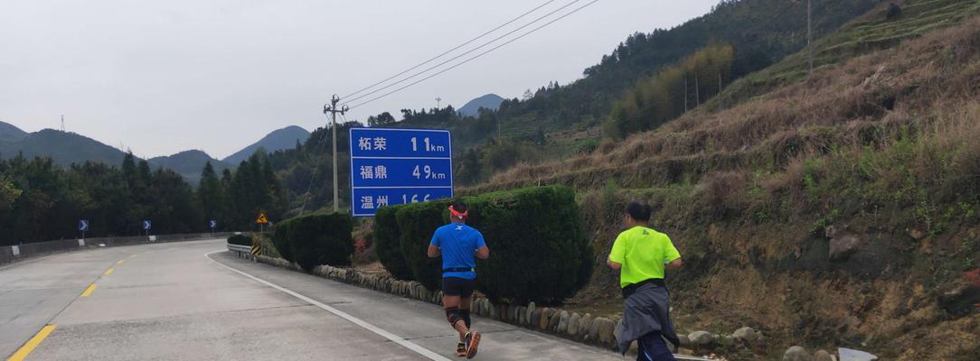 如何以马拉松跑上坡技巧轻松应对（实用口诀与技巧分享）
