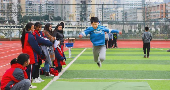 小学六年级60米跑步技巧教案？如何提高短跑成绩？
