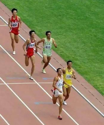 快跑800米的技巧是什么意思？如何提高跑步速度和耐力？