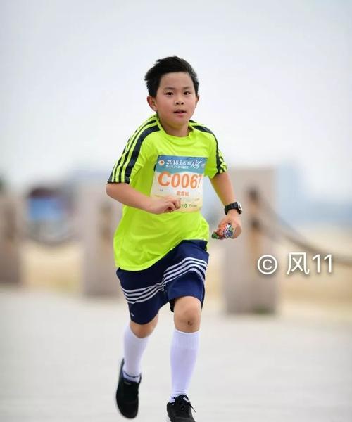 马拉松跑步动作技巧教学完整版？如何提高跑步效率和减少受伤风险？