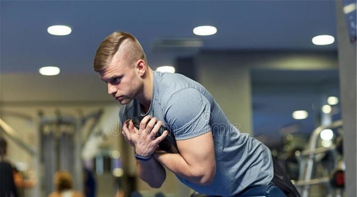 跑步初学者如何进行5km训练？掌握哪些技巧能提高效果？