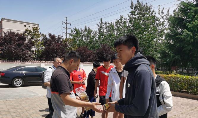 高中体育生八百米跑步技巧是什么？如何有效提高成绩？