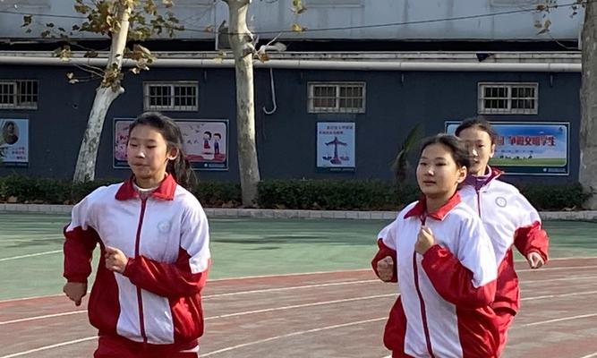 小学生如何掌握400米跑步技巧？有效提高体育成绩的教案是什么？