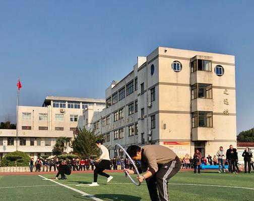 接力赛400米最后一棒跑步技巧是什么？如何提高速度和交接棒效率？