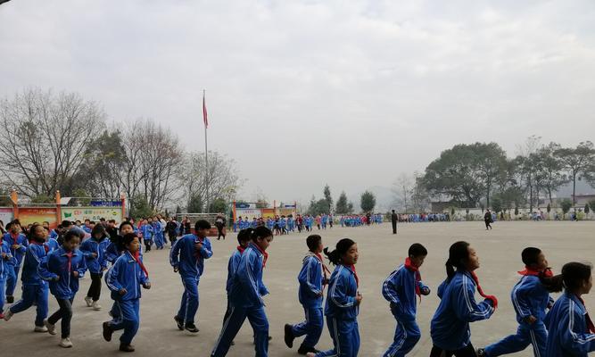小学生跑步技巧和动作要领是什么？如何正确训练提高跑步效率？