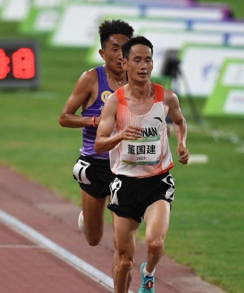 马拉松长跑技巧有哪些？如何提高长跑表现？