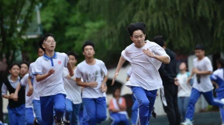 小学生跑步200米的正确方法与技巧是什么？如何提高跑步速度？