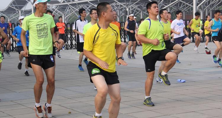 马拉松跑步姿势的正确方法与技巧教学是什么？如何有效提高跑步效率？