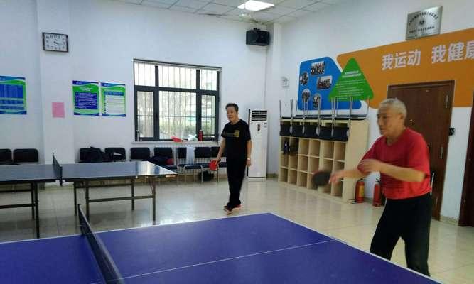 玩各种乒乓球技巧的老外有哪些？他们是如何训练的？