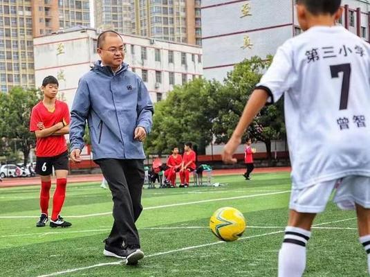 初中生必备足球技巧有哪些？如何快速掌握足球基本技能？