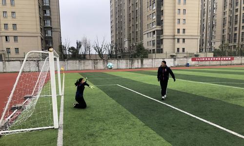 初中生如何备考足球技巧考试？常见问题有哪些？