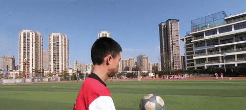 初中生踢足球赛获胜的基本技巧是什么意思？如何有效提升比赛表现？