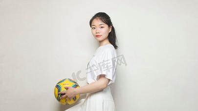 如何提高足球打球技巧？掌握这些技巧轻松提升球技！