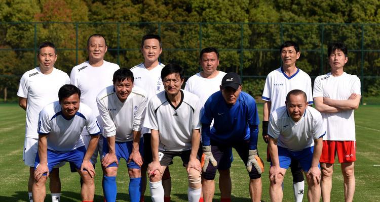 足球边路中场跑位技巧是什么？如何有效提升跑位效率？