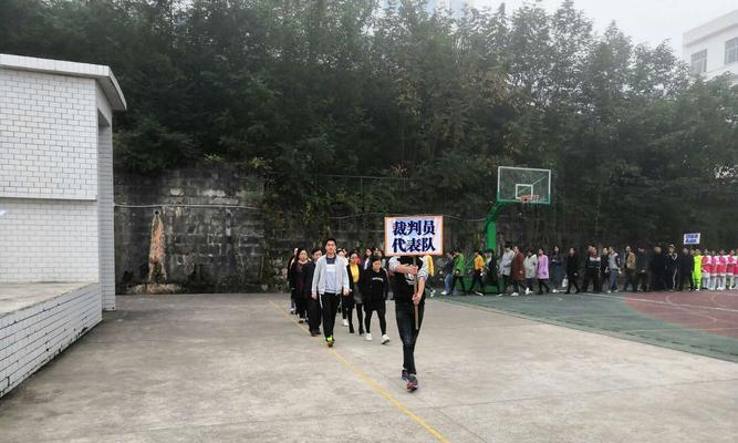 足球裁判的解析技巧有哪些呢？如何提高裁判的判罚准确性？