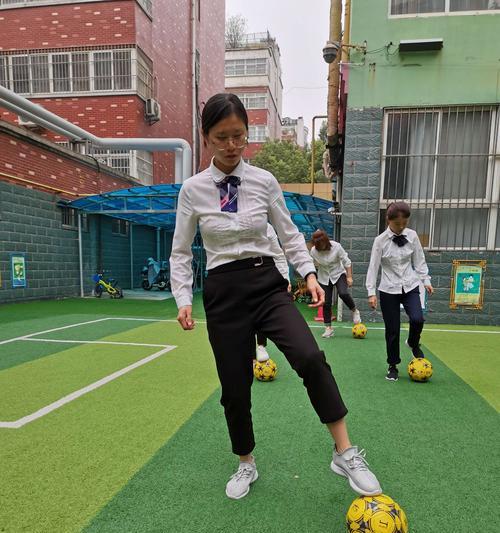 足球侧面停球技巧讲解教学？如何提高侧面停球的准确性？