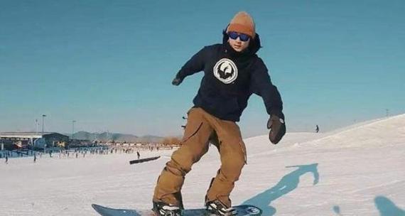 大坡度滑雪双板技巧有哪些？如何安全高效地掌握它们？