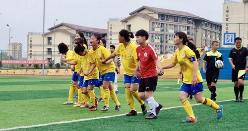 大学足球考试绕杆技巧是什么？如何快速掌握？
