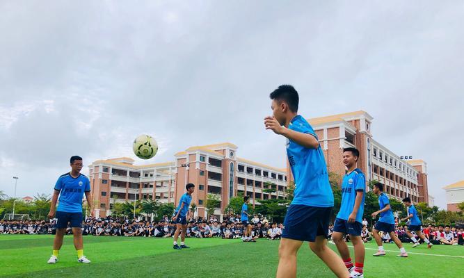 如何提升足球传球技巧——传球技巧要领剖析（掌握传球技巧）