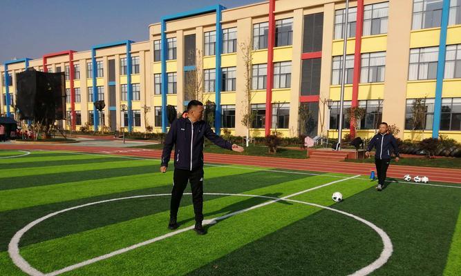 如何以足球配合训练提升球技（让团队更默契的1个）