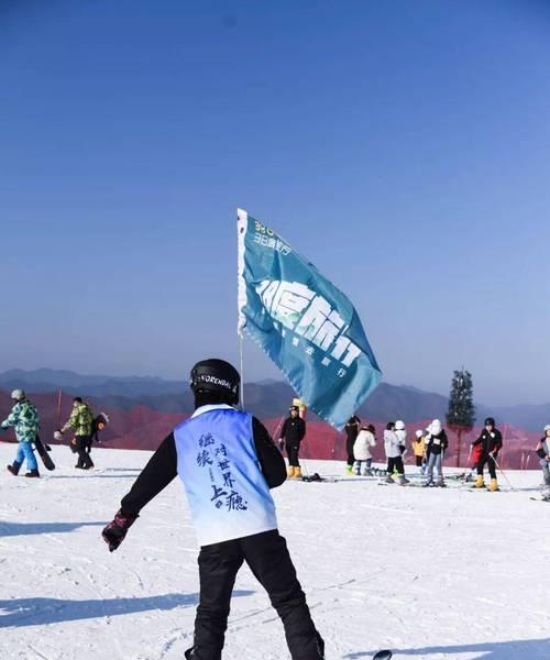 滑雪教学技巧与方法（享受滑雪乐趣的秘诀）
