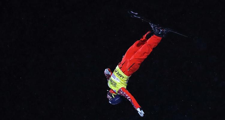 奥运女子滑雪空中技巧赛评分标准是什么？如何根据动作难度和执行质量打分？
