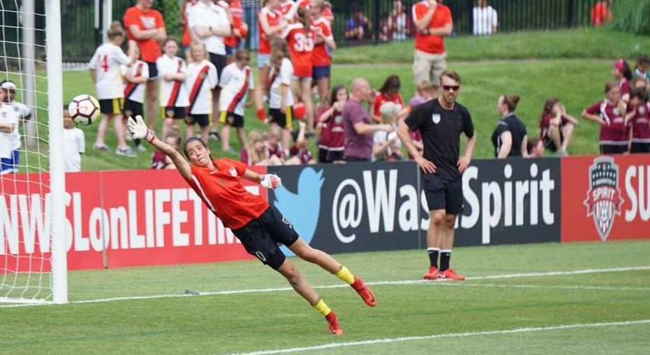 8人制足球中后卫防守技巧对比（掌握这些技巧）