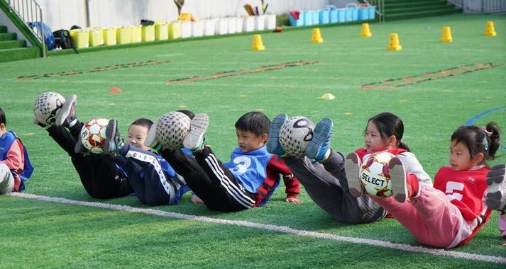 如何成为出色的后卫球员——足球教学中的防守技巧（掌握后卫防守技巧）