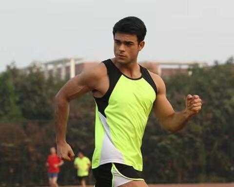 如何练马拉松长跑技巧教程？初学者需要注意哪些事项？