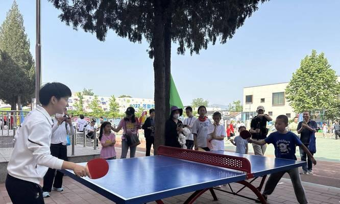 如何提高扔乒乓球进玻璃杯的成功率？常见错误有哪些？