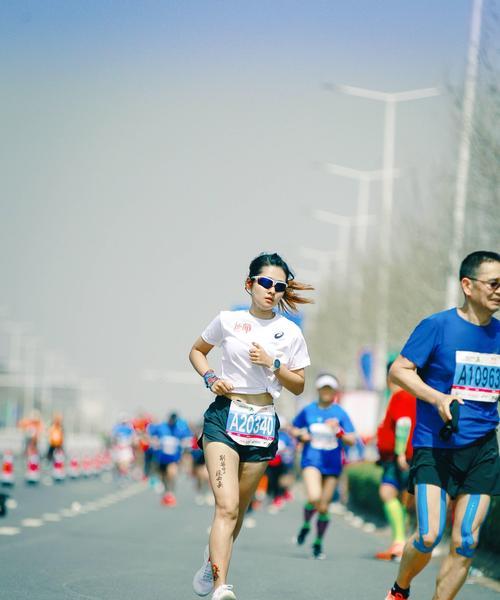 马拉松跑步技巧大全？如何提高长跑表现？