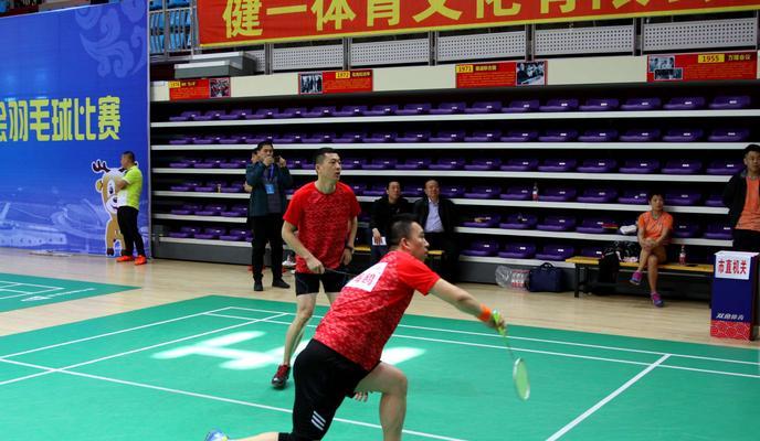 如何让十岁小孩成为羽毛球高手（十岁小孩羽毛球技巧训练）