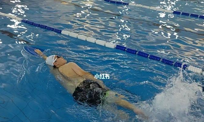 自由泳单侧换气频率的技巧与训练（提高游泳效率）